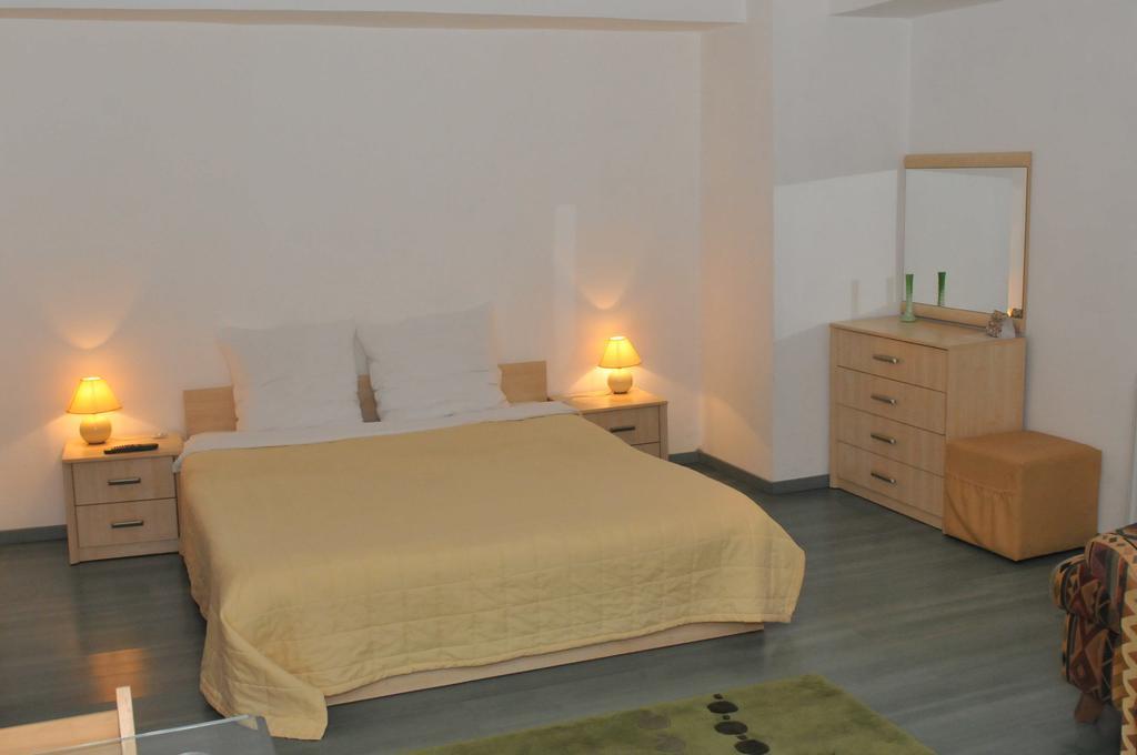Pensiunea Studio Bacau Ngoại thất bức ảnh