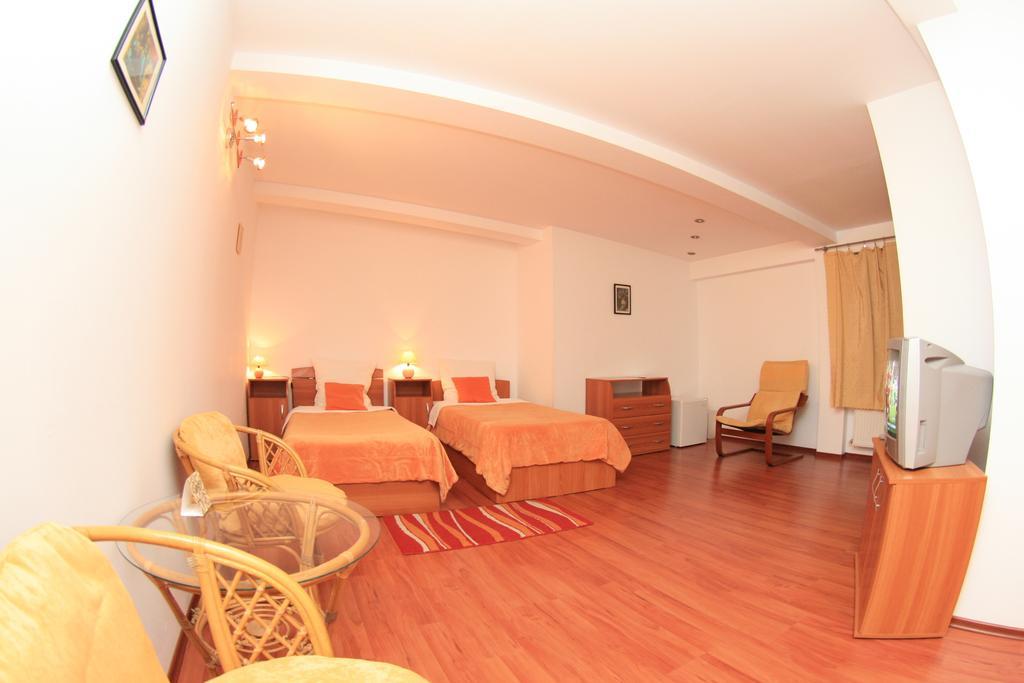 Pensiunea Studio Bacau Ngoại thất bức ảnh