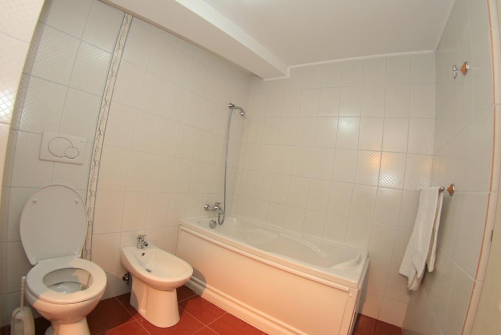 Pensiunea Studio Bacau Ngoại thất bức ảnh