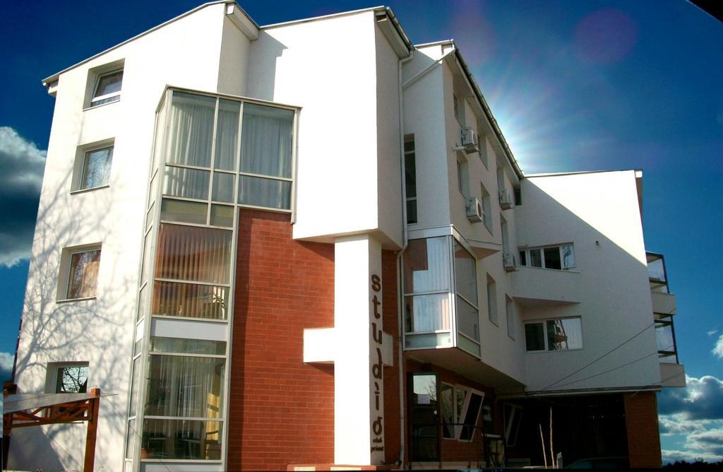 Pensiunea Studio Bacau Ngoại thất bức ảnh