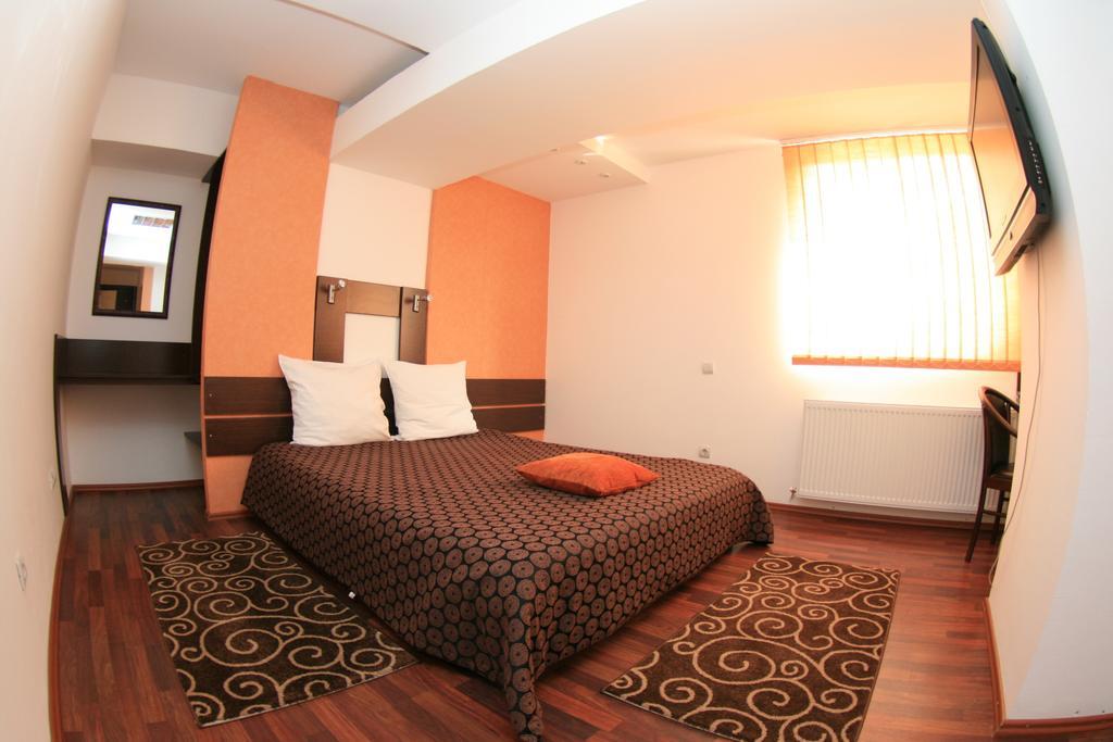 Pensiunea Studio Bacau Ngoại thất bức ảnh