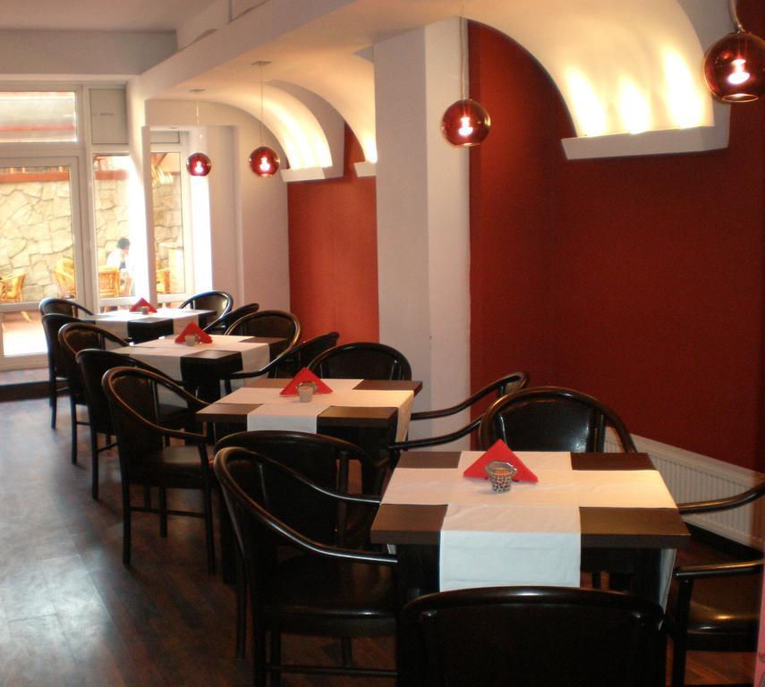 Pensiunea Studio Bacau Ngoại thất bức ảnh
